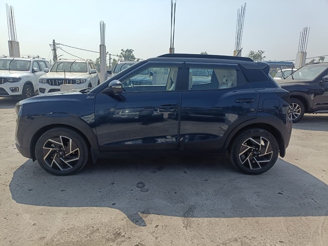 View Mahindra XUV 3XO Image 4 Used Mahindra XUV 3XO Image 4