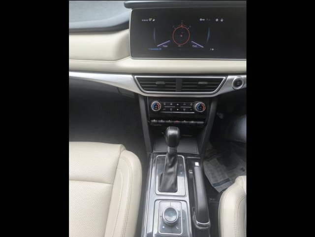 View Mahindra XUV700 Image 13 Used Mahindra XUV700 Image 13