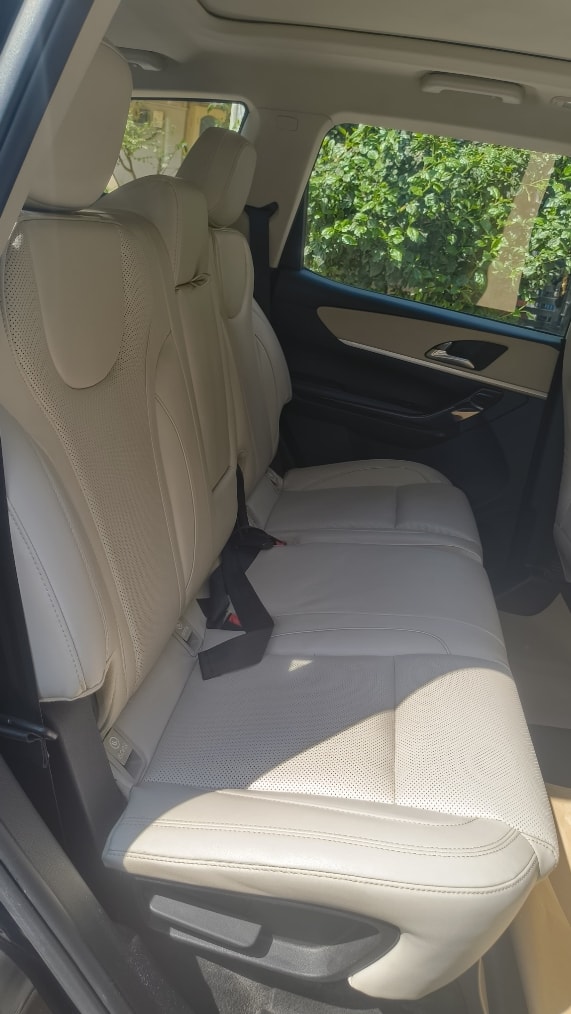 View Mahindra XUV700 Image 17 Used Mahindra XUV700 Image 17