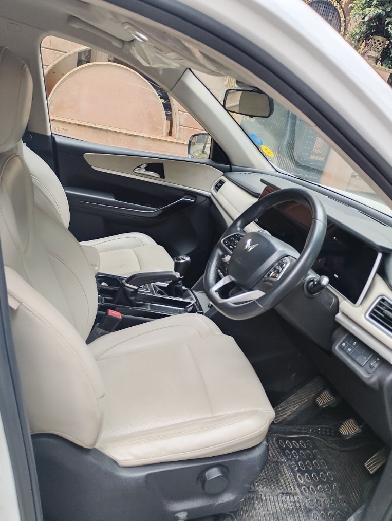 Used 2023 Mahindra XUV700 Used 2023 Mahindra XUV700