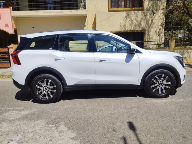 View Mahindra XUV700 Image 5 Used Mahindra XUV700 Image 5