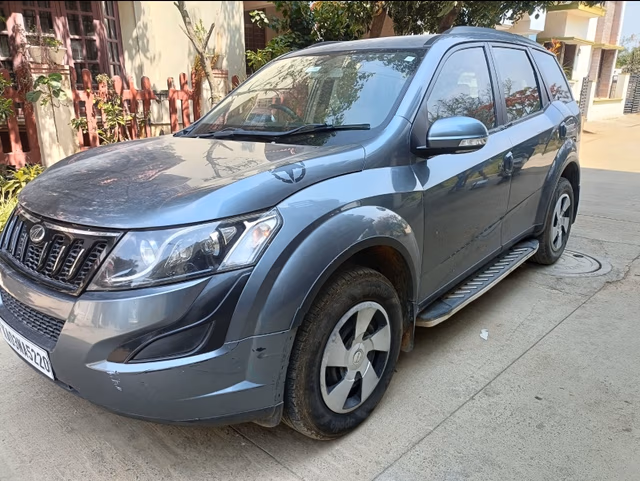 View Mahindra XUV500 Image 2 Used Mahindra XUV500 Image 2