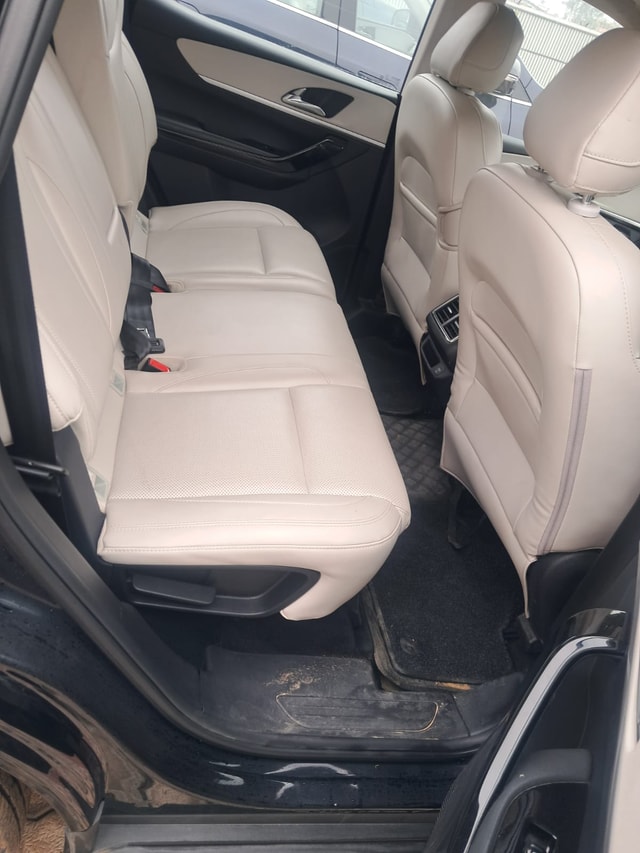 View Mahindra XUV700 Image 17 Used Mahindra XUV700 Image 17