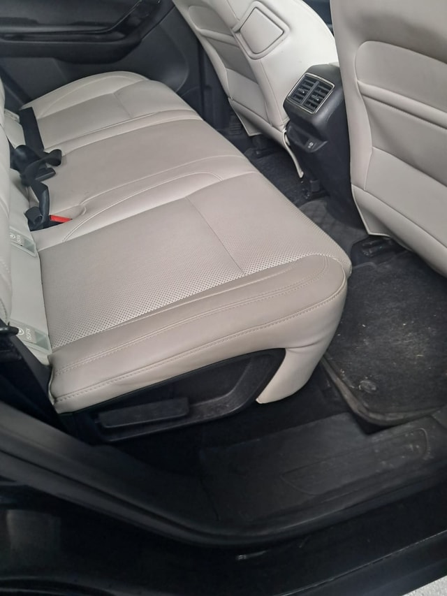 View Mahindra XUV700 Image 17 Used Mahindra XUV700 Image 17