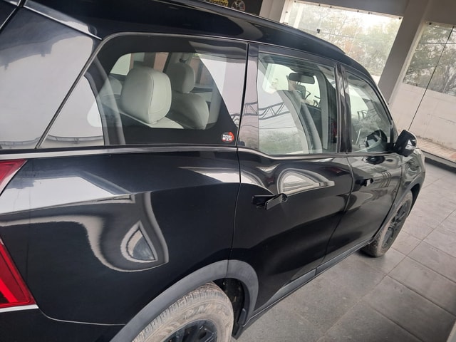 View Mahindra XUV700 Image 5 Used Mahindra XUV700 Image 5