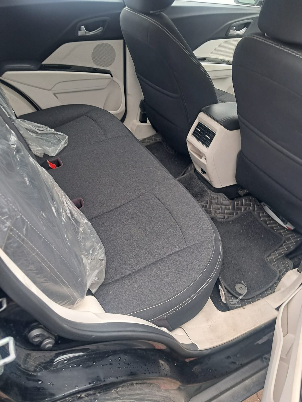 Used 2024 Mahindra XUV 3XO Used 2024 Mahindra XUV 3XO
