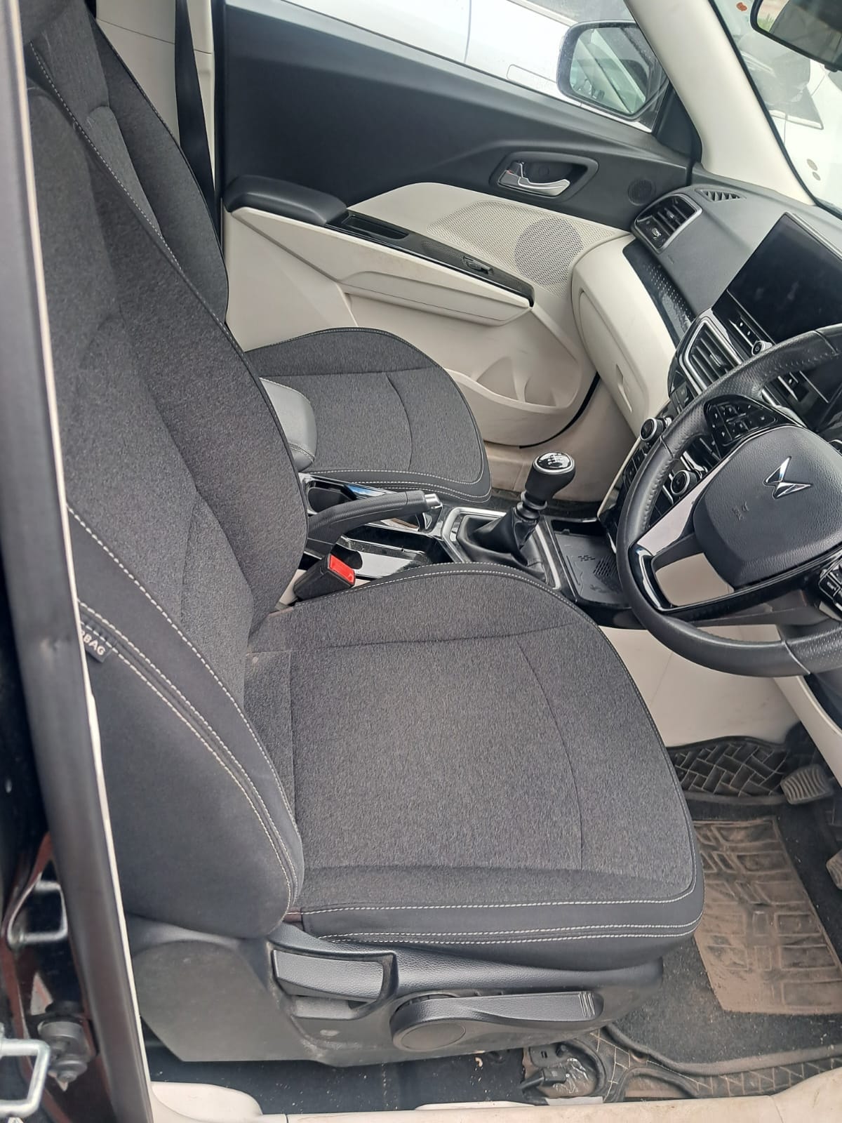 Used 2024 Mahindra XUV 3XO Used 2024 Mahindra XUV 3XO