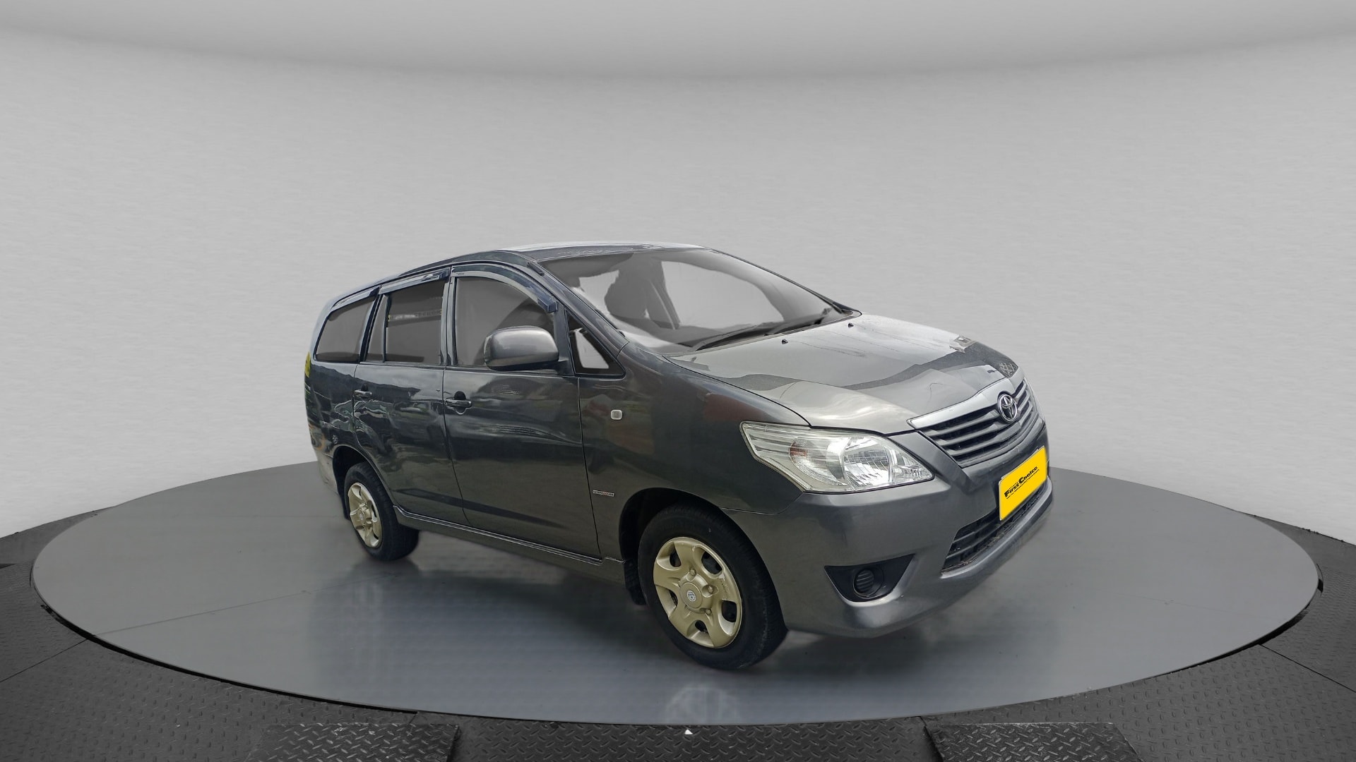 Innova image 5 Innova image 5