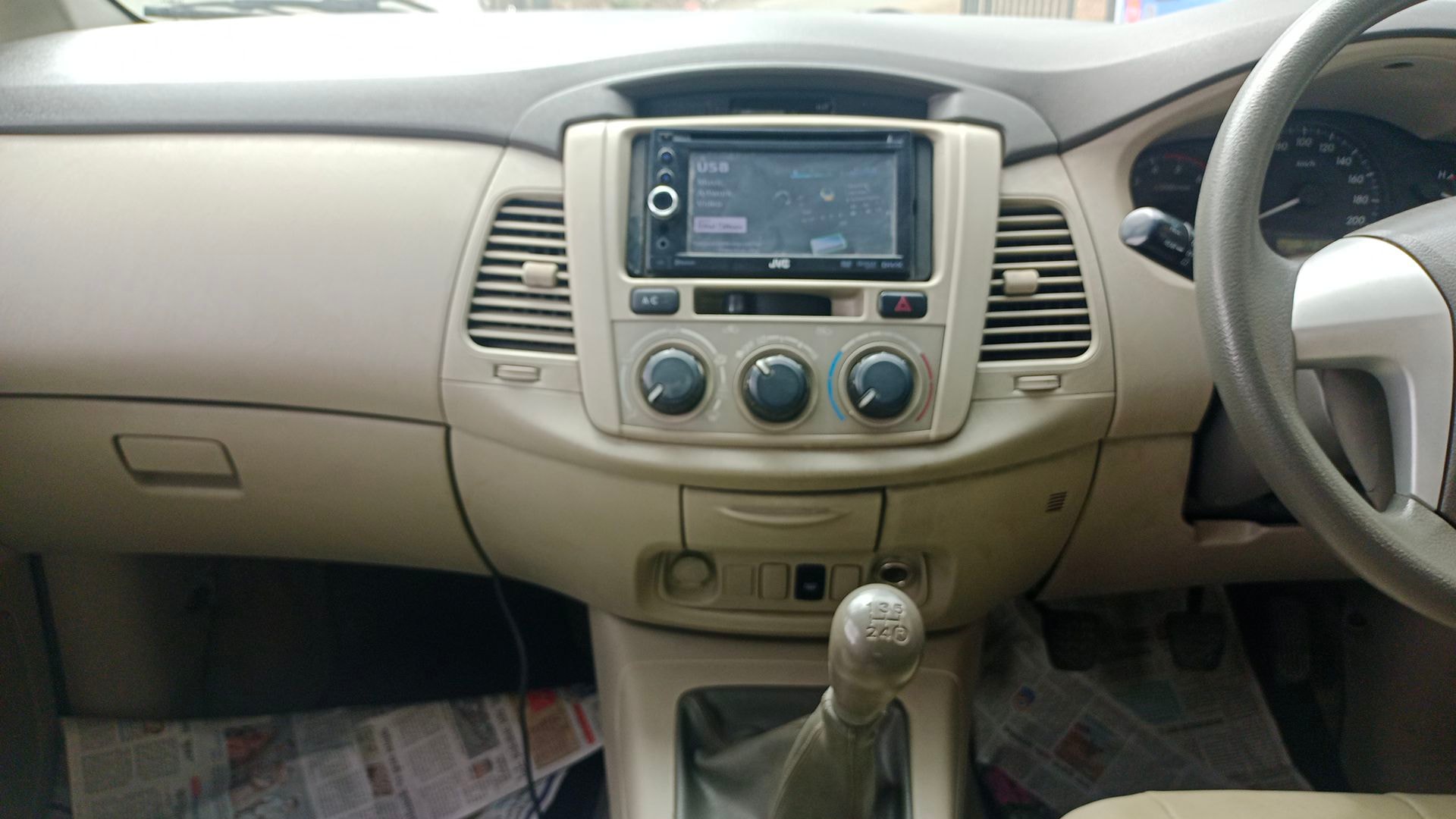 Innova image 16 Innova image 16