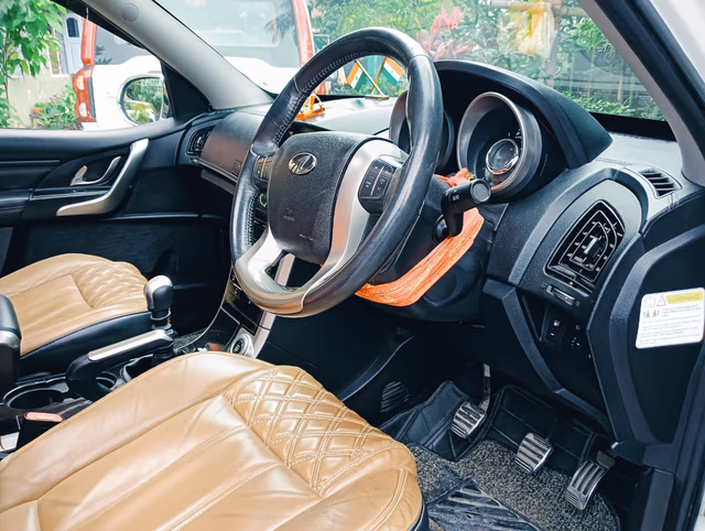 View Mahindra XUV500 Image 6 Used Mahindra XUV500 Image 6