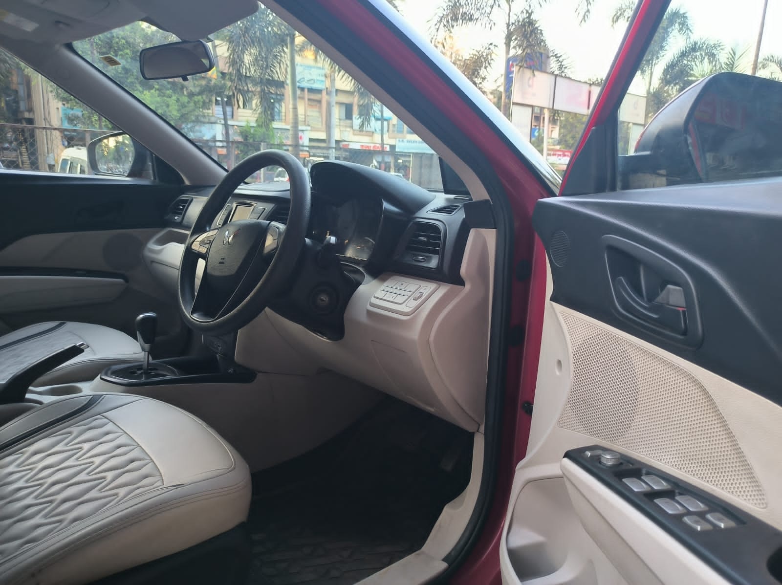 Used 2023 Mahindra XUV300 Used 2023 Mahindra XUV300