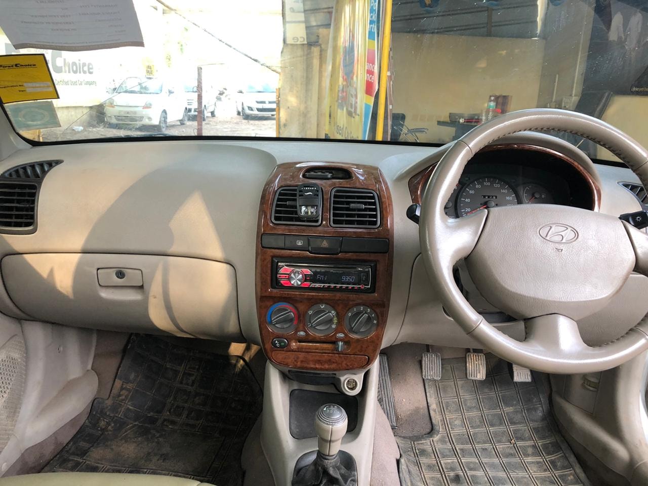 Accent image 4 Accent image 4