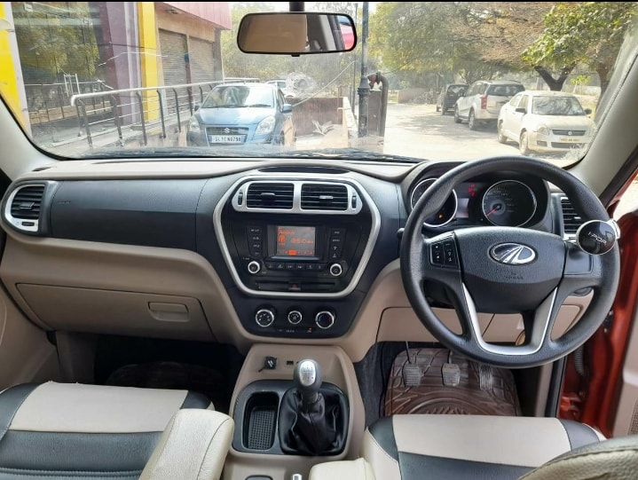 TUV300 image 4 TUV300 image 4