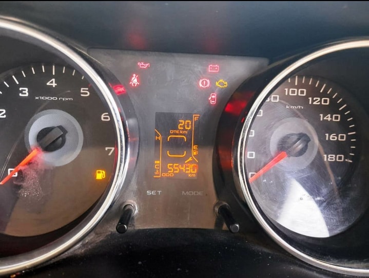 TUV300 image 10 TUV300 image 10