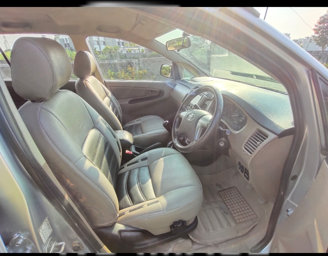 Innova image 12 Innova image 12