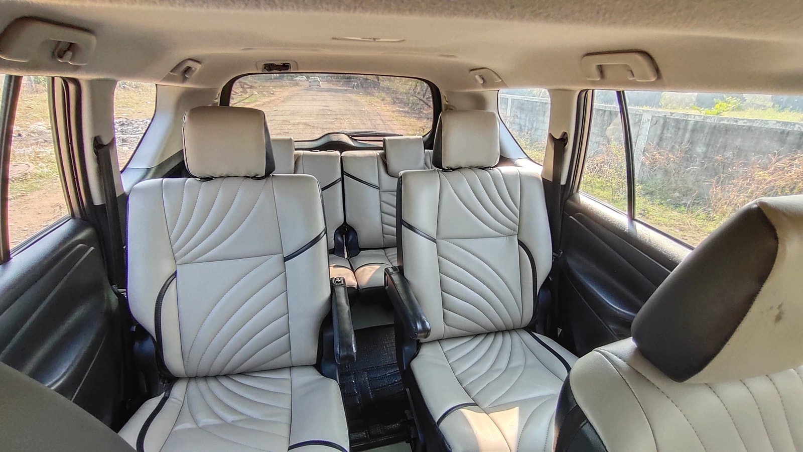 Innova Crysta image 3 Innova Crysta image 3