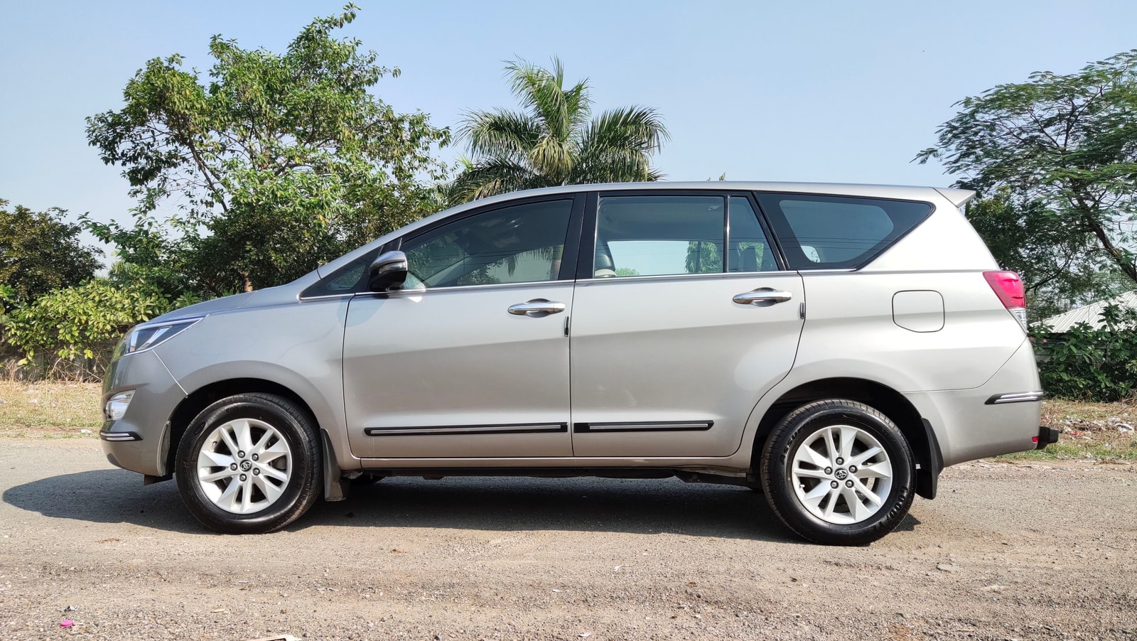 Innova Crysta image 8 Innova Crysta image 8