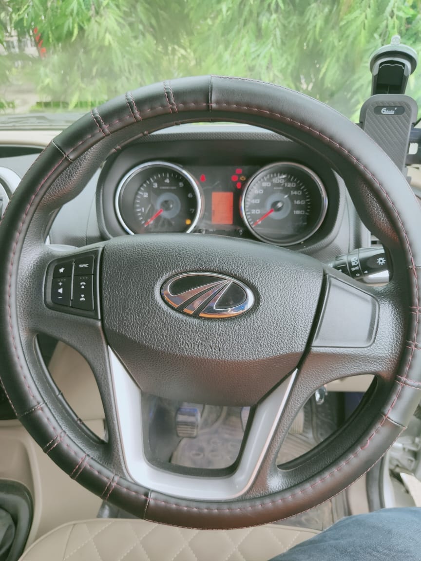 TUV300 Plus image 15 TUV300 Plus image 15