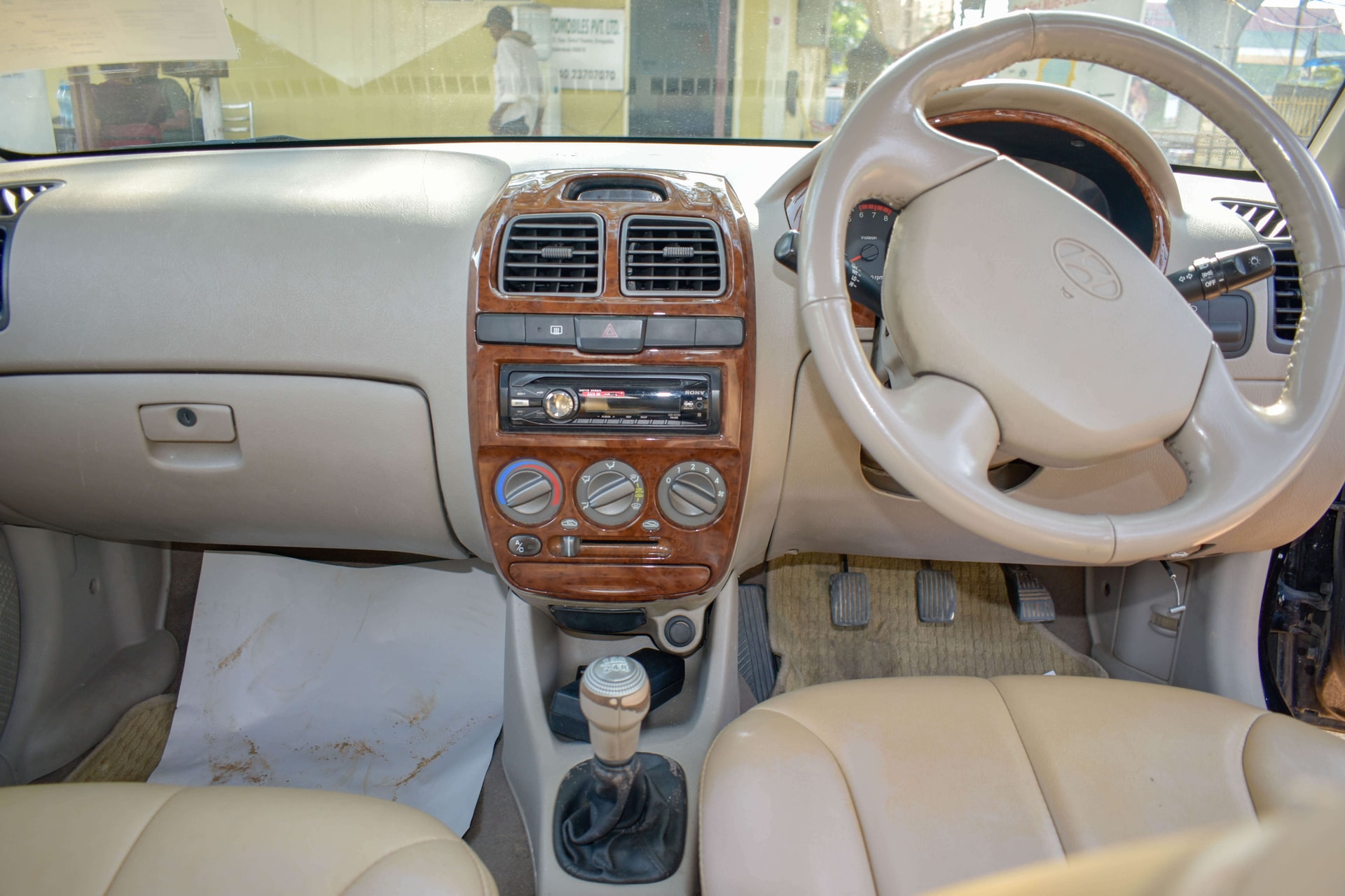 Accent image 4 Accent image 4