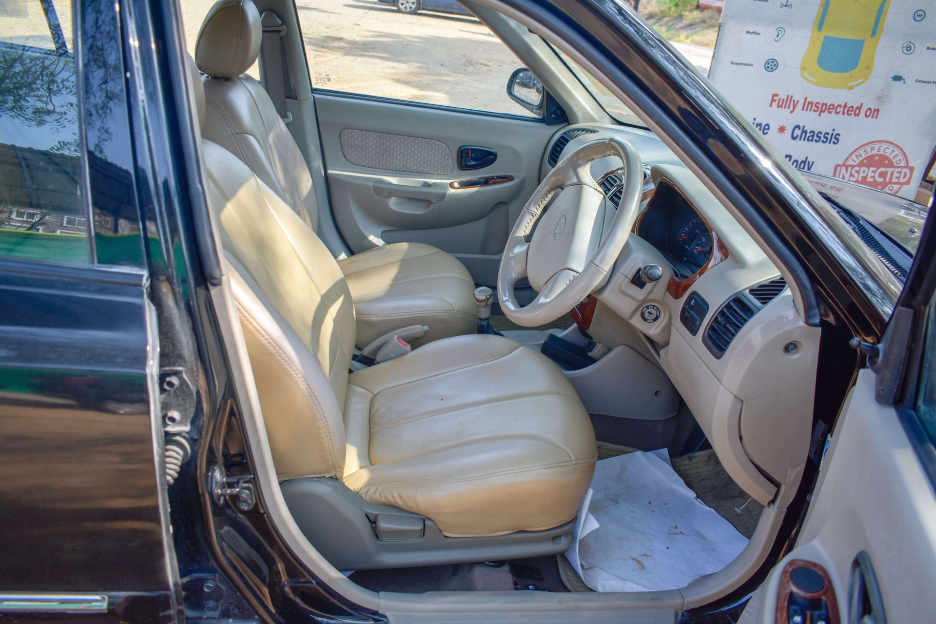 Accent image 6 Accent image 6