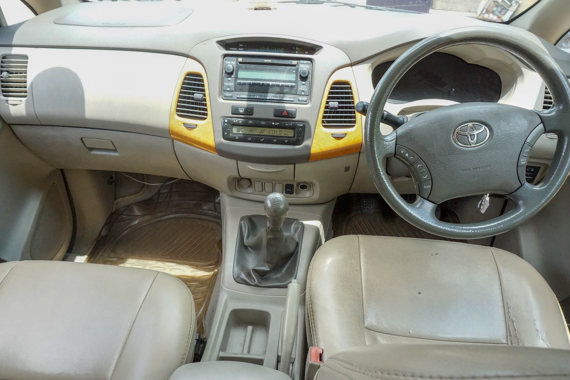 Innova image 4 Innova image 4