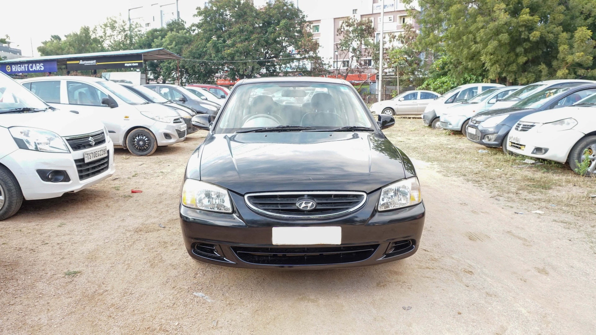 Accent image 8 Accent image 8