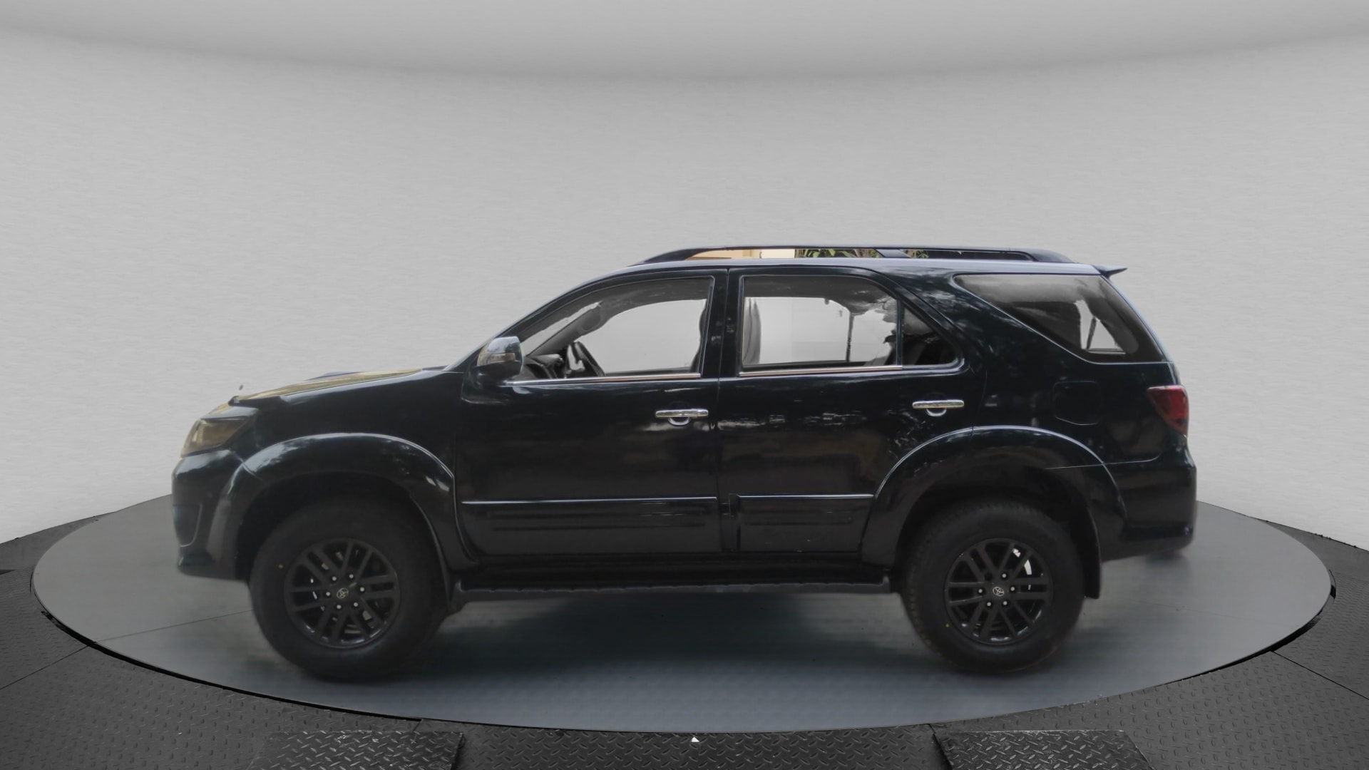 Fortuner image 2 Fortuner image 2