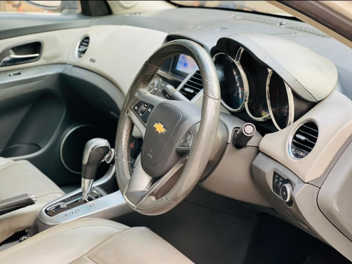Cruze image 7 Cruze image 7