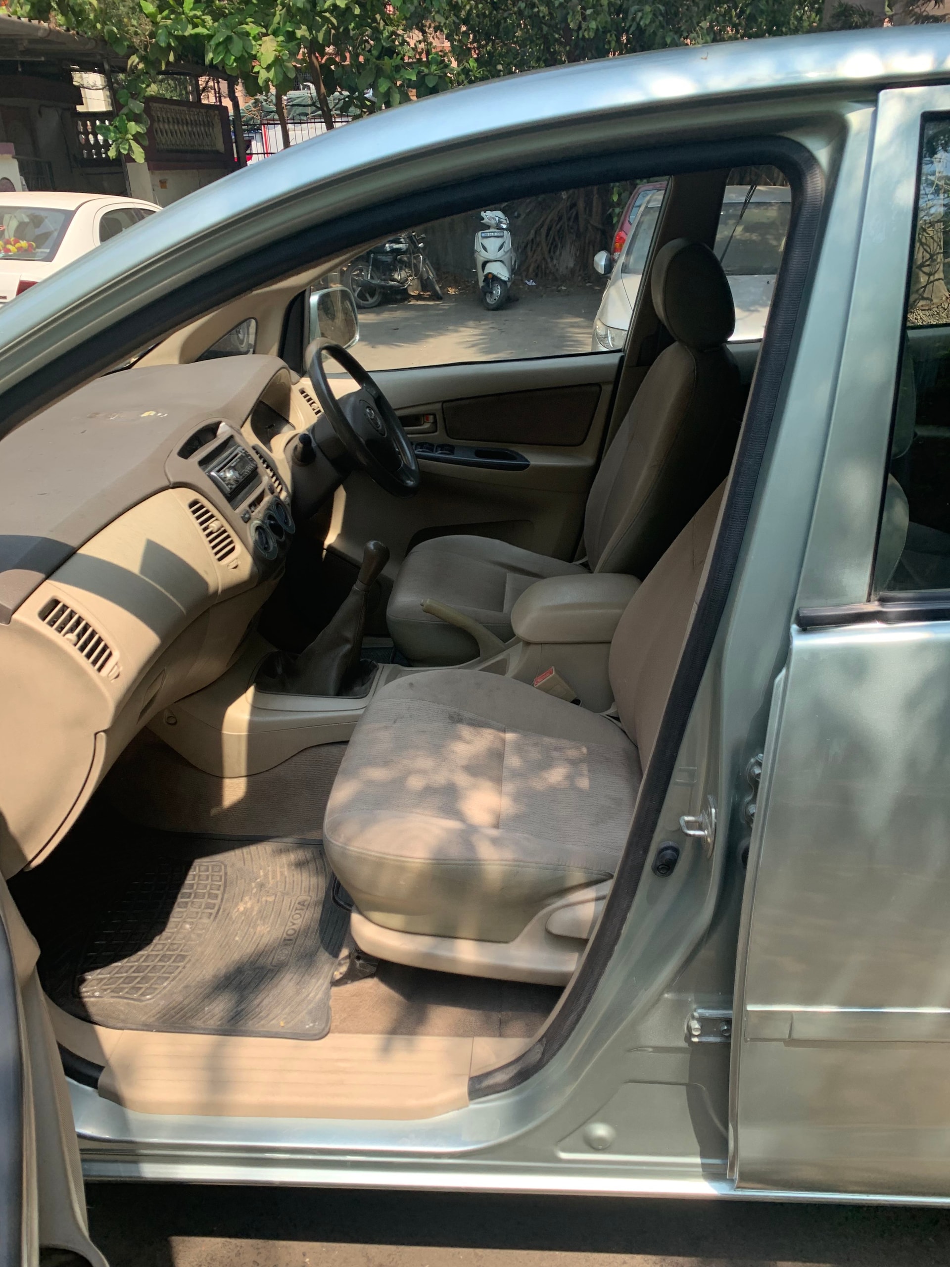 Innova image 6 Innova image 6