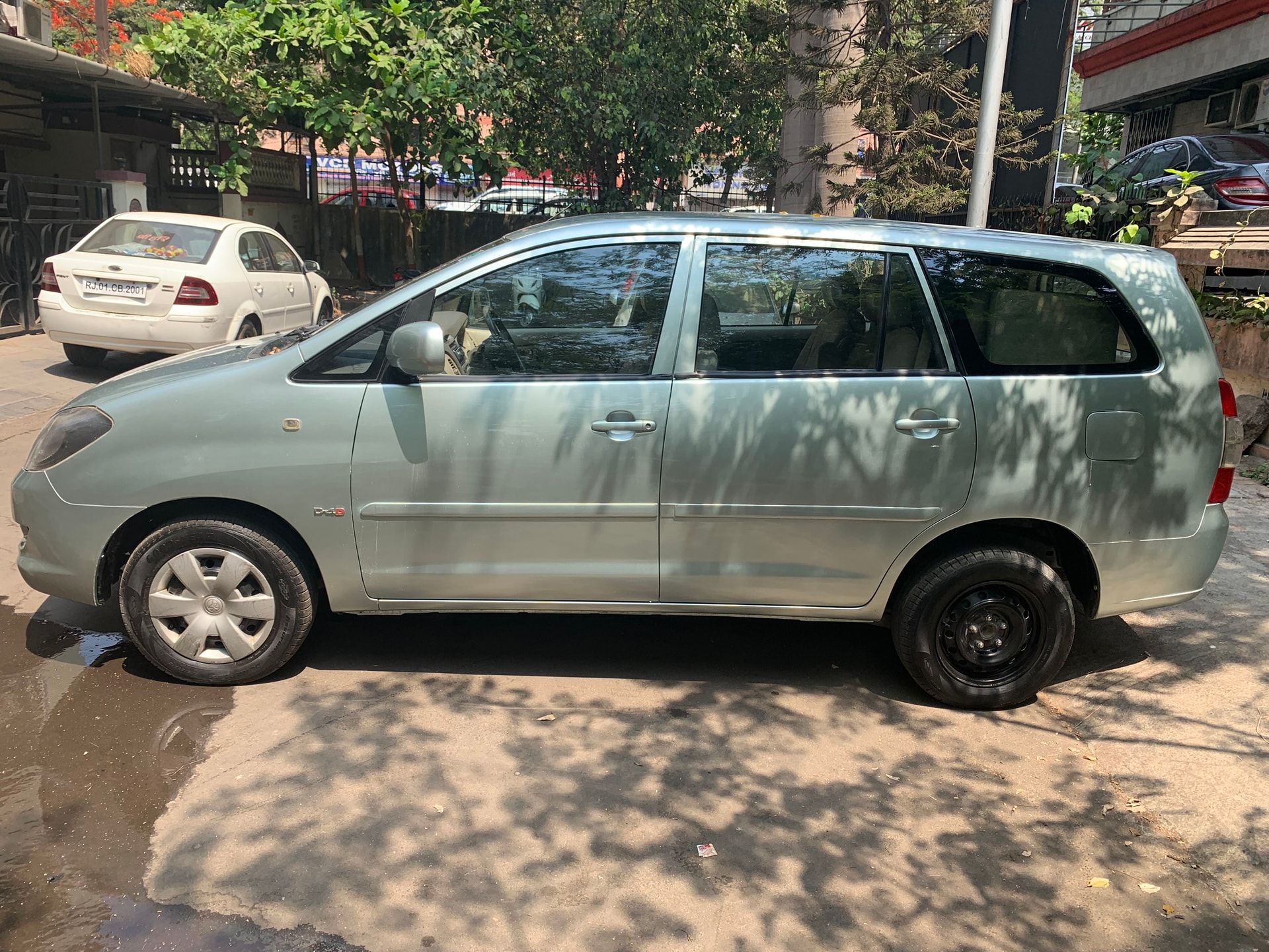 Innova image 8 Innova image 8