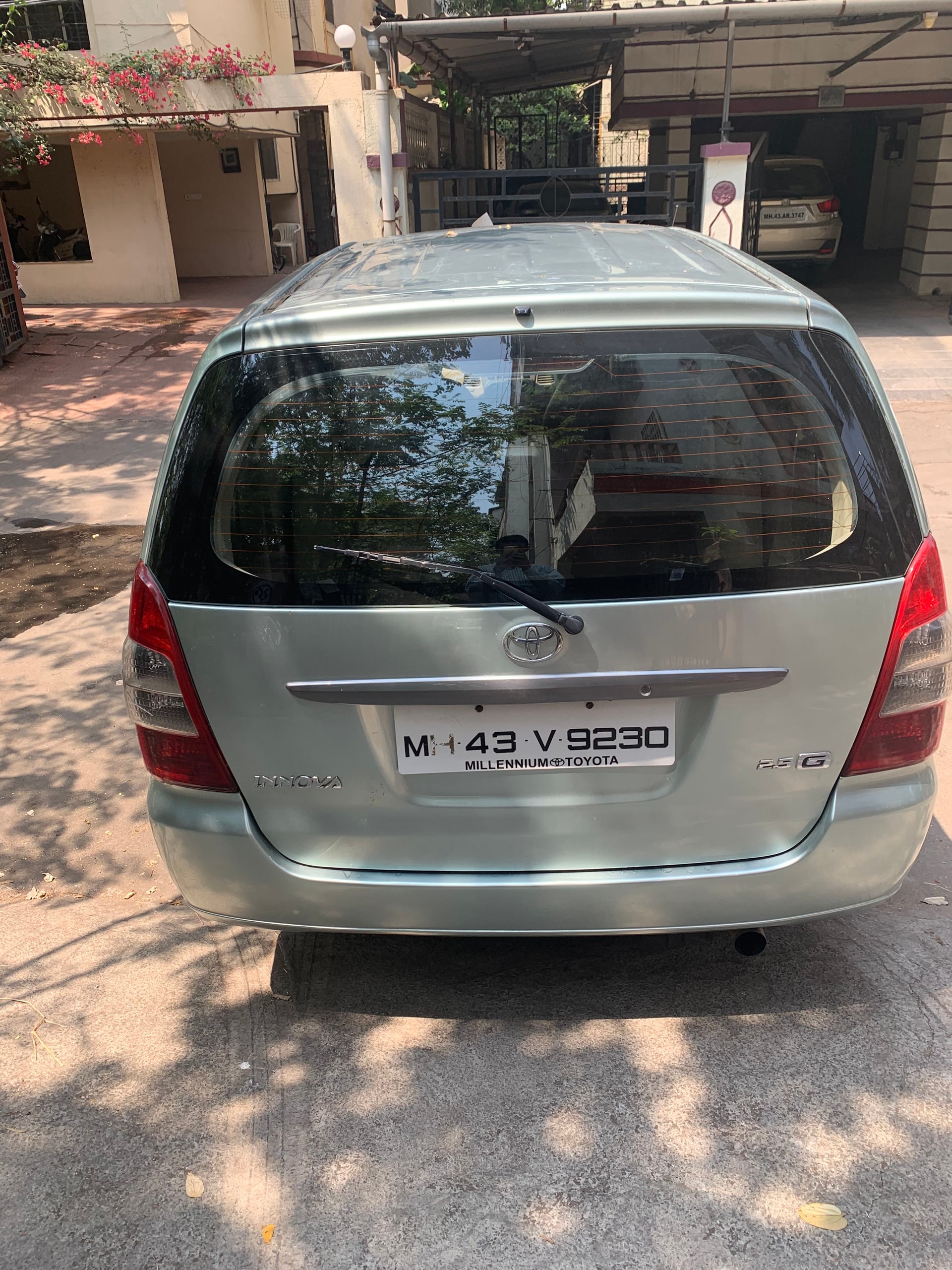 Innova image 10 Innova image 10