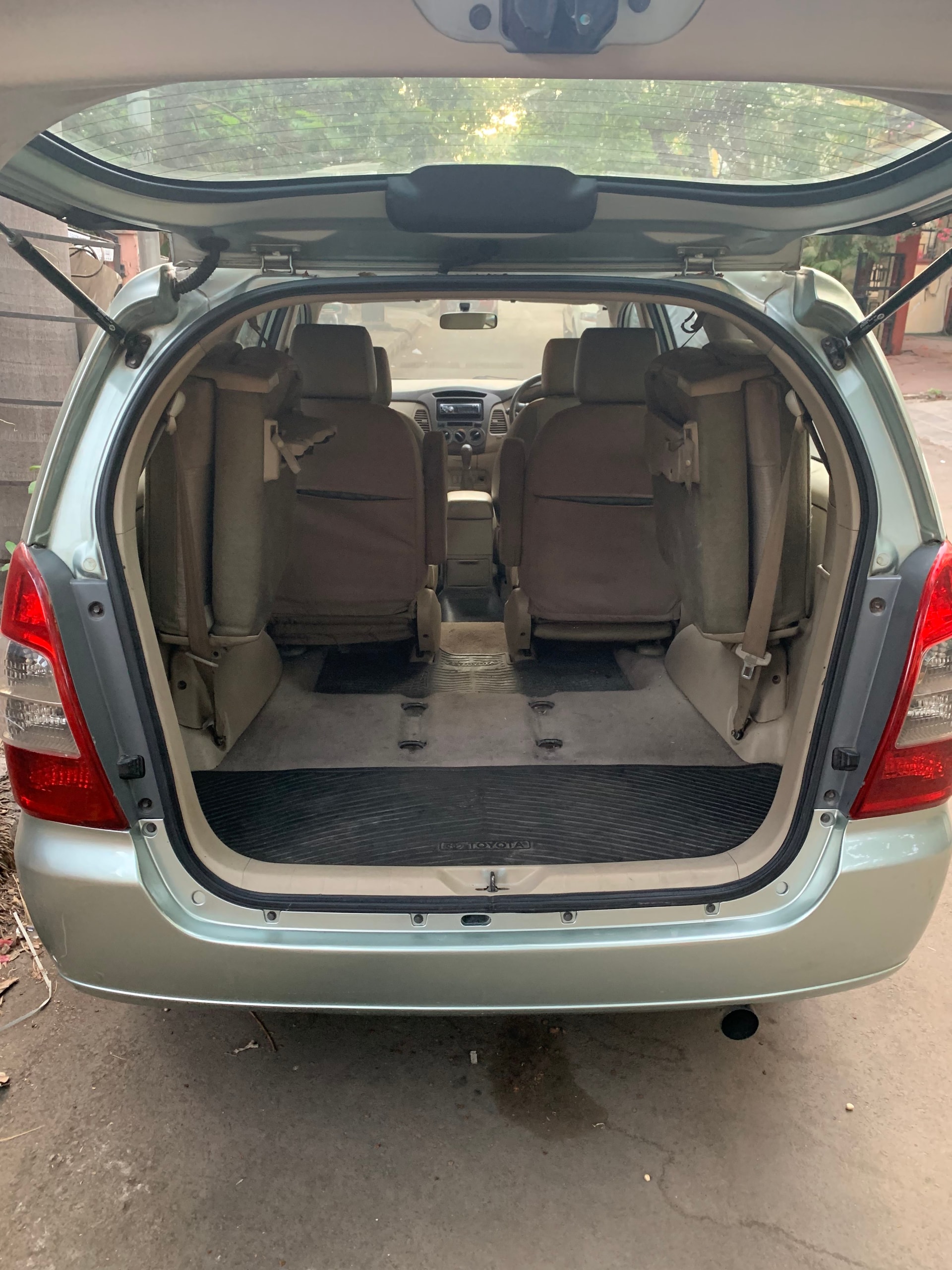 Innova image 12 Innova image 12