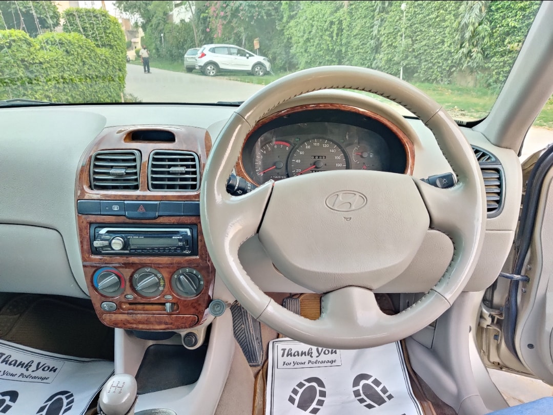 Accent image 16 Accent image 16