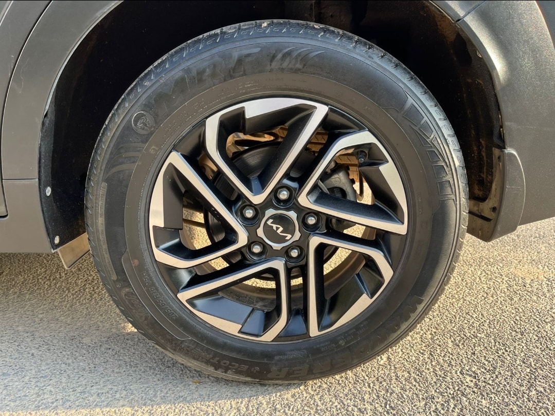 Used 2024 Kia Carens Used 2024 Kia Carens