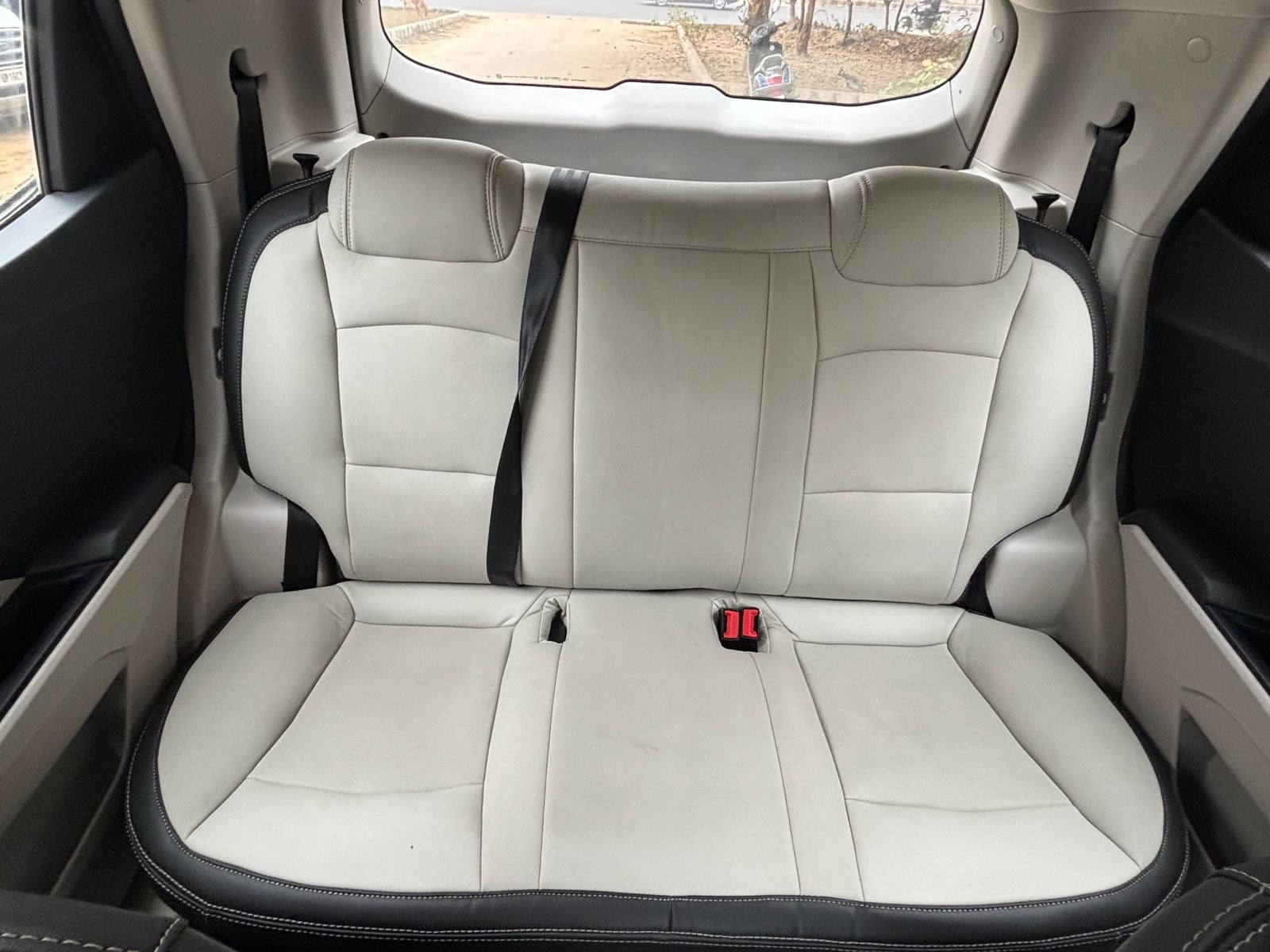 Used 2023 Mahindra XUV300 Used 2023 Mahindra XUV300