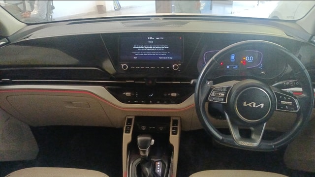 View Kia Carens Image 14 Used Kia Carens Image 14