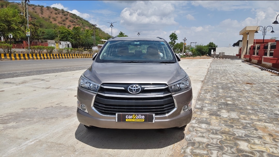 Innova Crysta image 2 Innova Crysta image 2