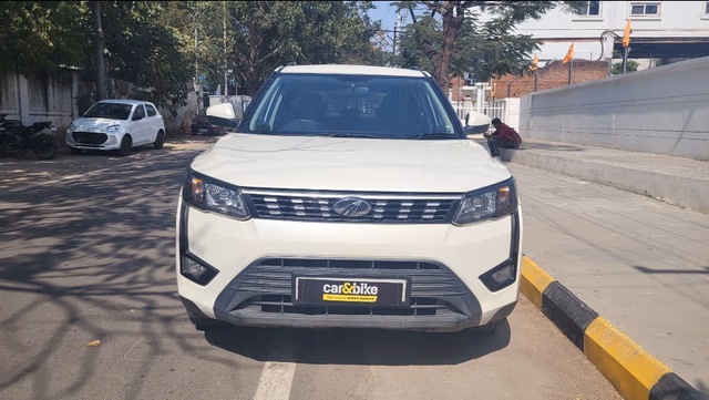 View Mahindra XUV300 Image 2 Used Mahindra XUV300 Image 2