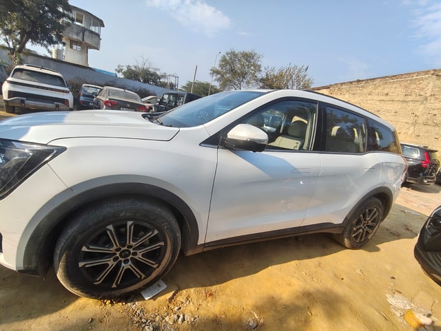 View Mahindra XUV700 Image 4 Used Mahindra XUV700 Image 4