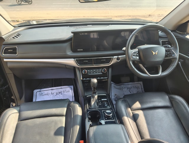 View Mahindra XUV700 Image 13 Used Mahindra XUV700 Image 13