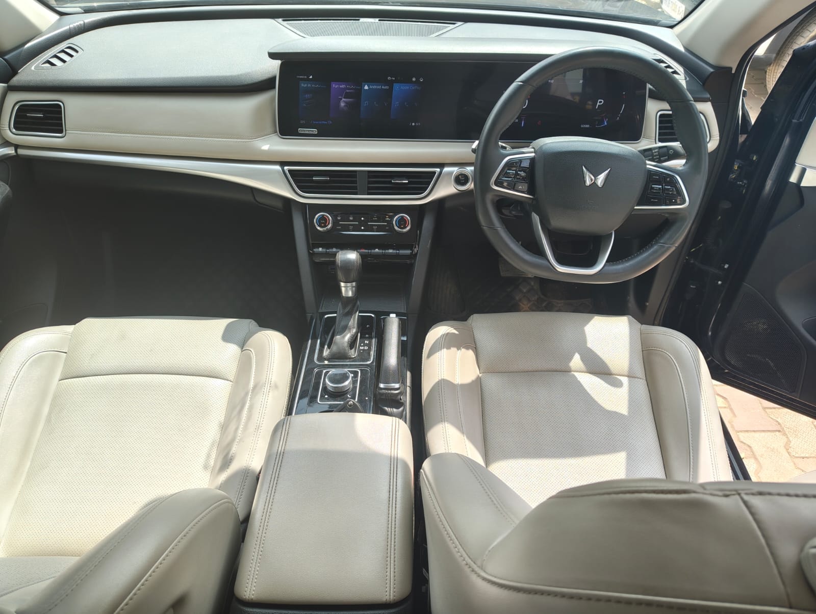 Used 2023 Mahindra XUV700 Used 2023 Mahindra XUV700