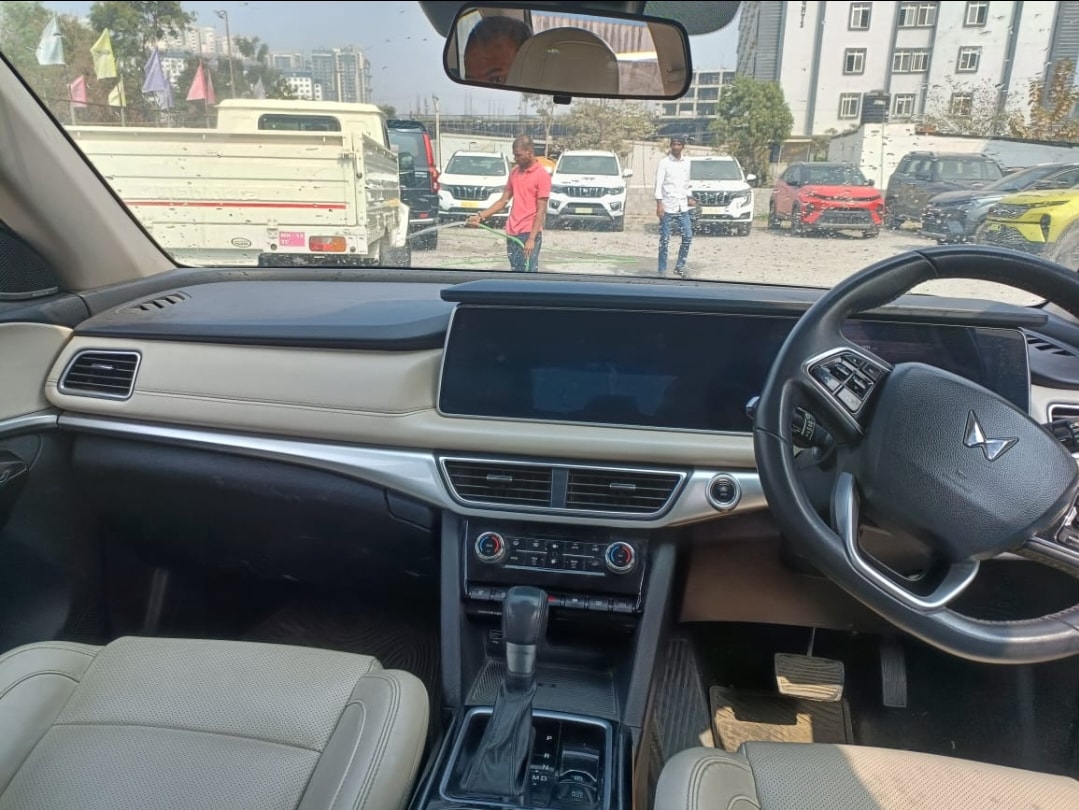 Used 2023 Mahindra XUV700 Used 2023 Mahindra XUV700