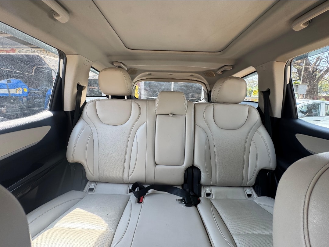 Used 2022 Mahindra XUV700 Used 2022 Mahindra XUV700