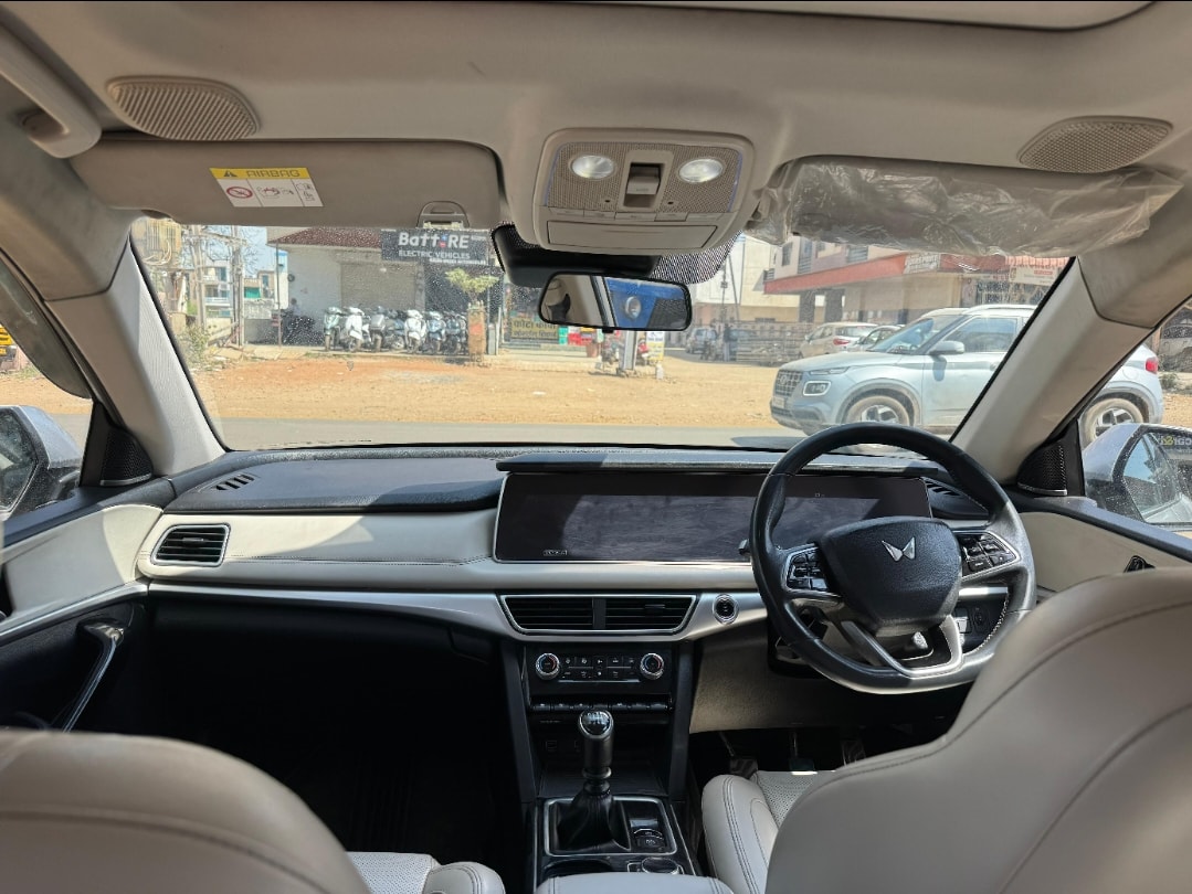 Used 2022 Mahindra XUV700 Used 2022 Mahindra XUV700