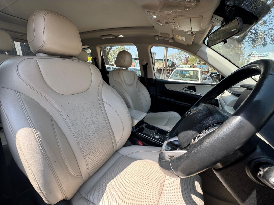 Used 2022 Mahindra XUV700 Used 2022 Mahindra XUV700