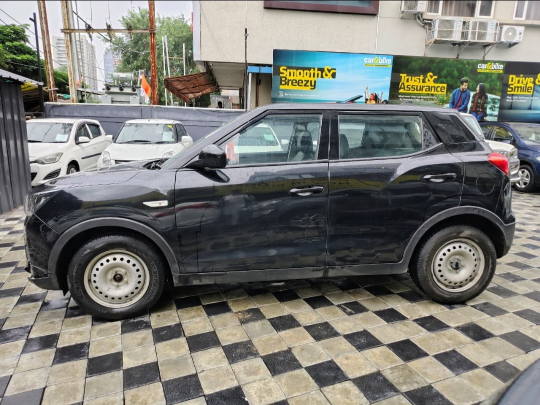 View 2020 Mahindra XUV300 W4 Diesel Image 4 Used 2020 Mahindra XUV300 W4 Diesel Image 4
