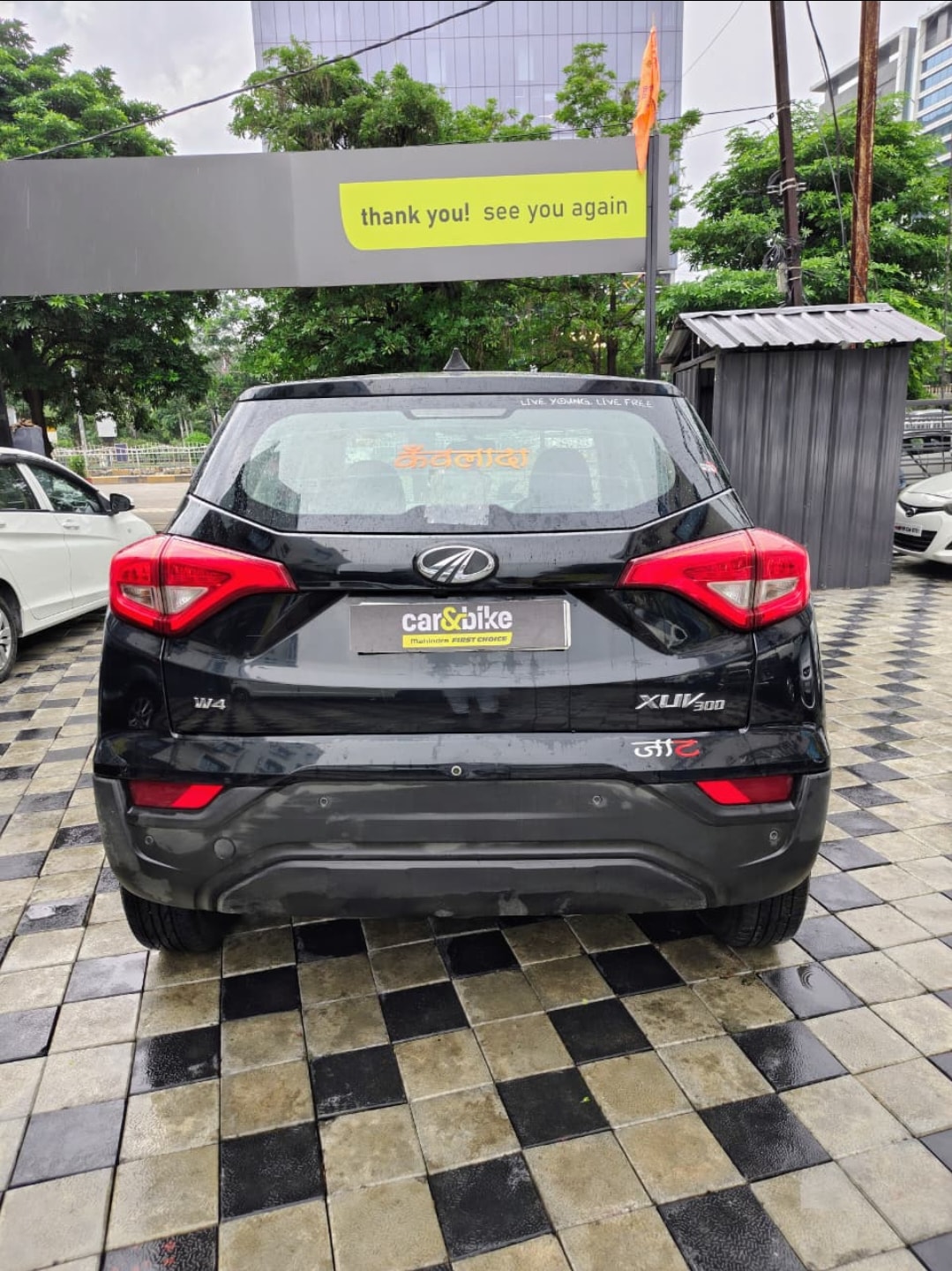 View 2020 Mahindra XUV300 W4 Diesel Image 3 Used 2020 Mahindra XUV300 W4 Diesel Image 3