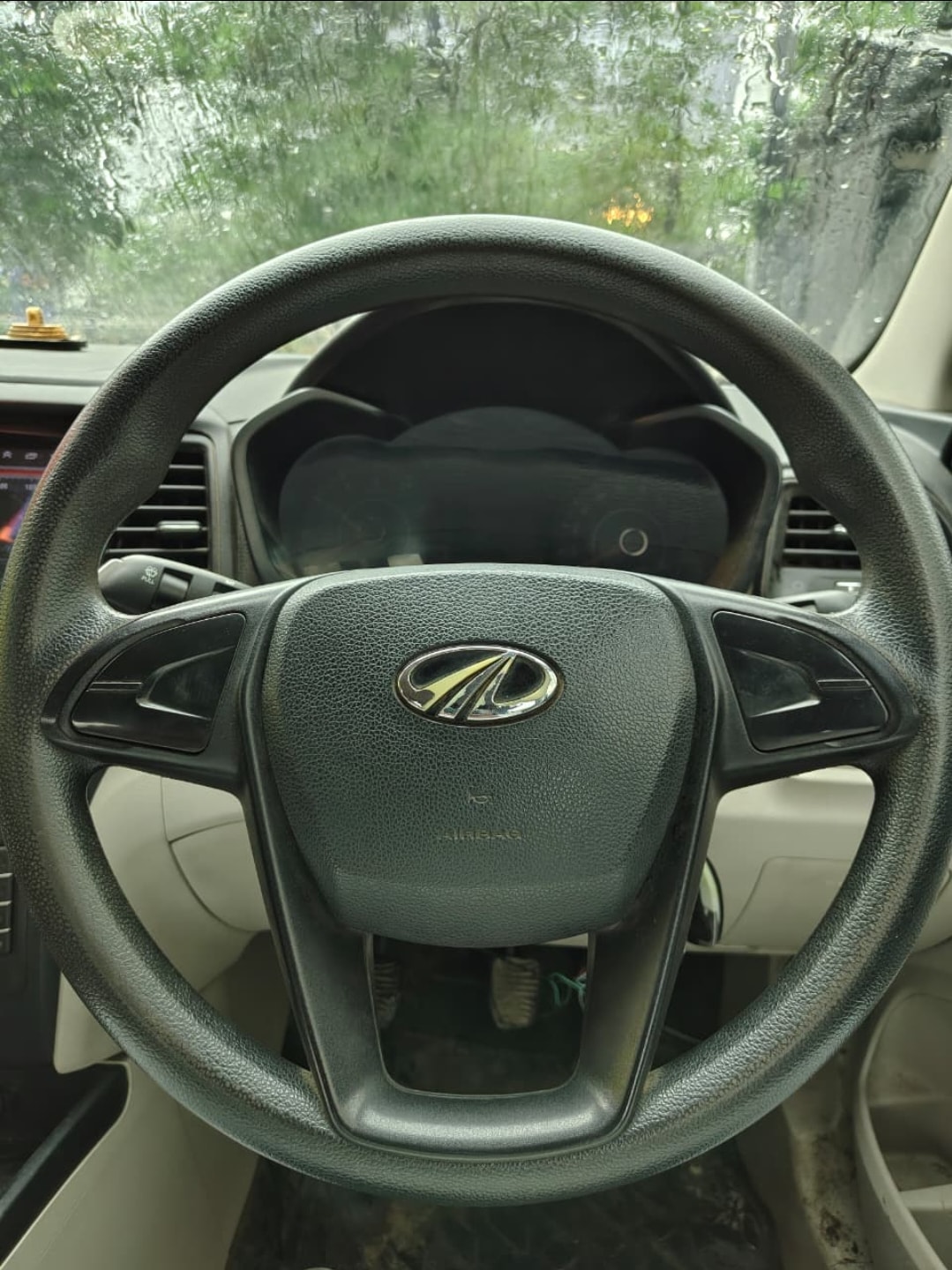 View 2020 Mahindra XUV300 W4 Diesel Image 14 Used 2020 Mahindra XUV300 W4 Diesel Image 14