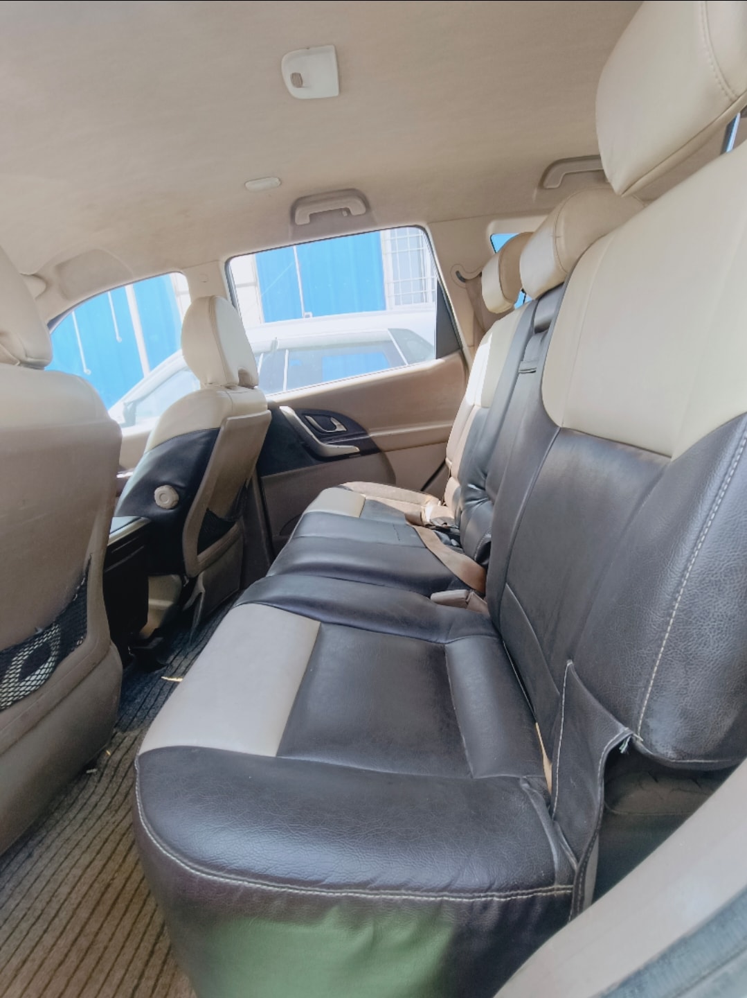 View 2013 Mahindra XUV500 W6 FWD Image 16 Used 2013 Mahindra XUV500 W6 FWD Image 16