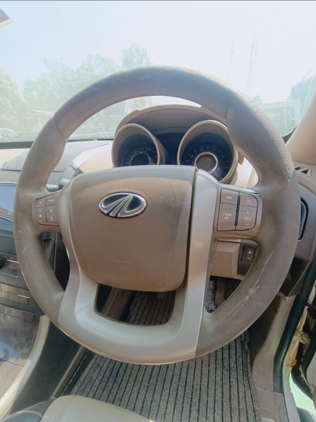 View 2013 Mahindra XUV500 W6 FWD Image 14 Used 2013 Mahindra XUV500 W6 FWD Image 14